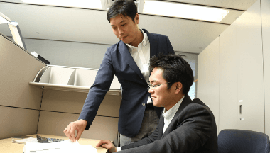 ベテランが寄り添うOJT